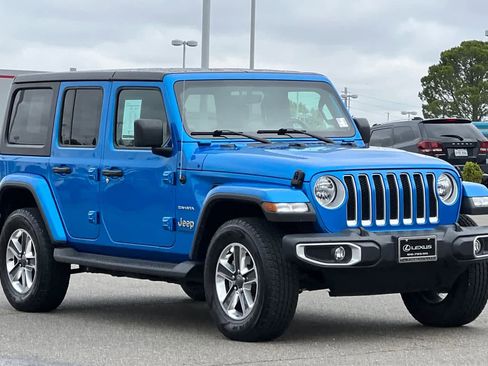 Used 2022 Jeep Wrangler Unlimited Sahara w/ Cold Weather Group AWD/4WD image 5