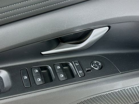 Used 2025 Hyundai Elantra SEL FWD image 15