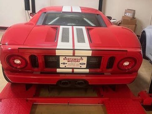 Used 2005 Ford GT RWD image 5