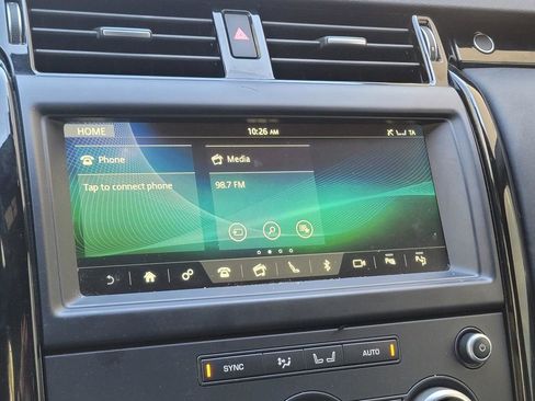 Used 2020 Land Rover Discovery SE image 19