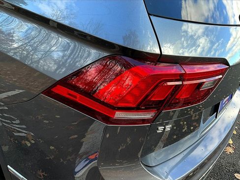 Used 2022 Volkswagen Tiguan SE image 23