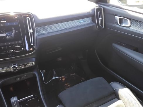 Used 2021 Volvo XC40 P8 Recharge w/ Advanced Package image 22
