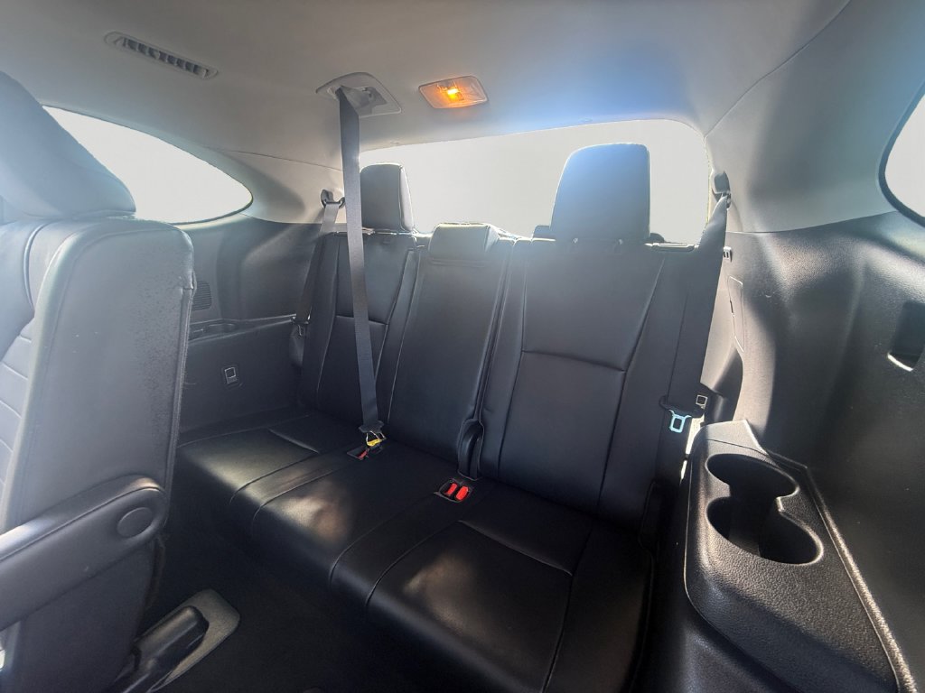 Used 2021 Toyota Highlander XLE AWD/4WD image 29