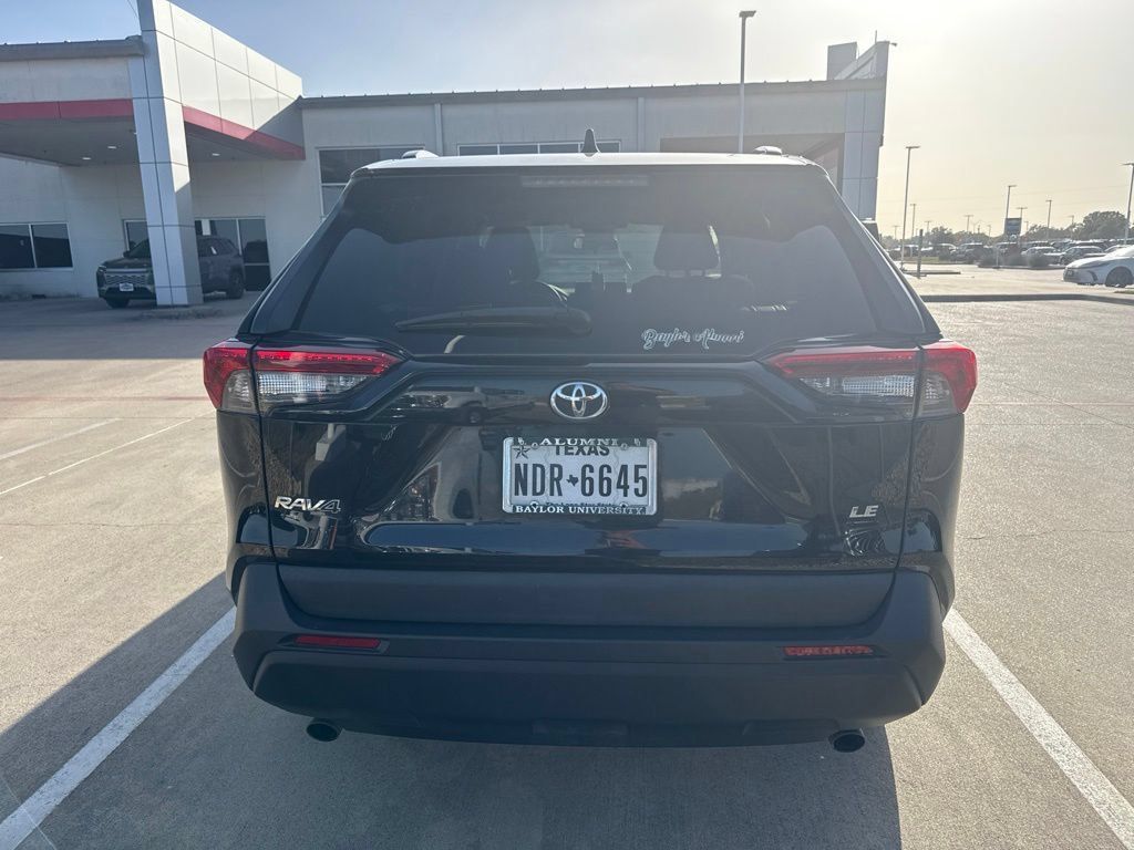 Used 2020 Toyota RAV4 LE FWD image 3