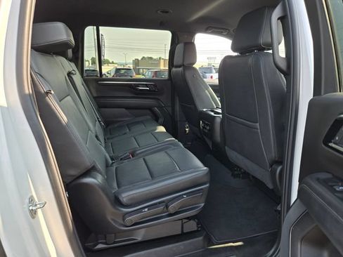 Used 2025 Chevrolet Suburban Z71 AWD/4WD image 23