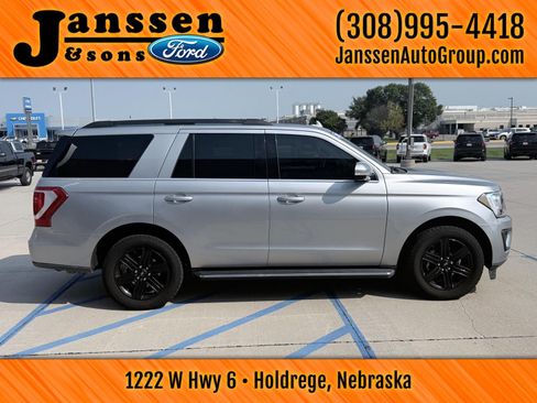 Used 2020 Ford Expedition XLT w/ Equipment Group 202A AWD/4WD image 5