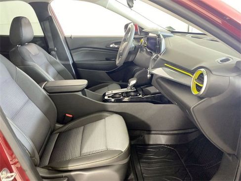 Used 2024 Chevrolet Trax LT image 35