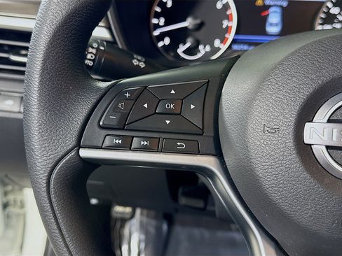 Used 2023 Nissan Altima 2.5 SV image 14