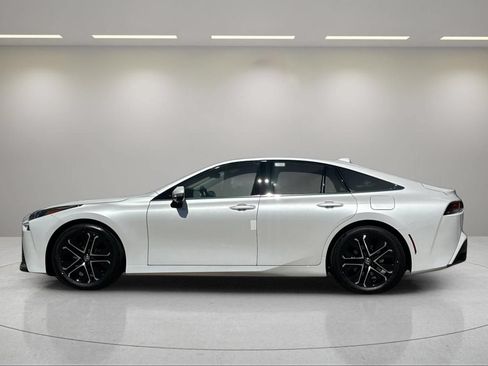 New 2026 Toyota Mirai RWD image 8