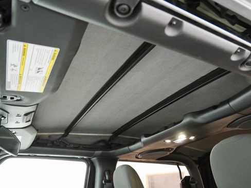 Used 2021 Jeep Wrangler Sport image 29