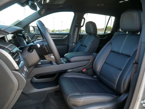 Used 2025 GMC Acadia Elevation w/ Elevation Premium Package AWD/4WD image 35