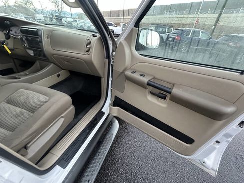 Used 2005 Ford Explorer Sport Trac XLT image 18
