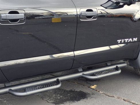 Used 2024 Nissan Titan SV w/ SV Convenience Package image 10