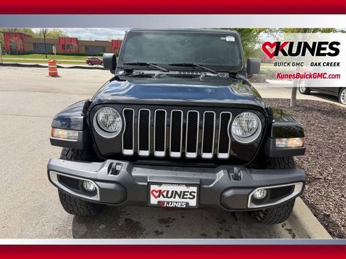 Used 2021 Jeep Wrangler Unlimited Sahara w/ Uconnect 4C Nav & Sound Group AWD/4WD image 3