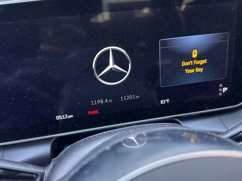 Used 2023 Mercedes-Benz GLC 300 image 2