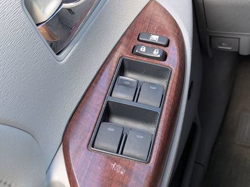 Used 2014 Toyota Sienna Limited w/ Limited Premium Package FWD image 29