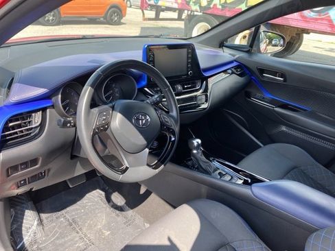 Used 2021 Toyota C-HR XLE image 8