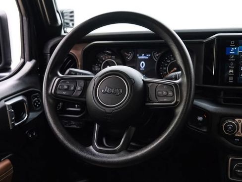 Used 2025 Jeep Gladiator Sport AWD/4WD image 57