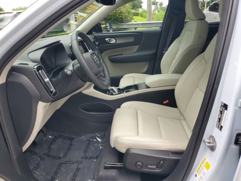 Certified 2024 Volvo XC40 B5 Plus w/ Climate Package AWD/4WD image 17