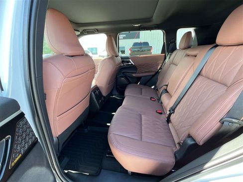 New 2025 Mitsubishi Outlander SEL image 12