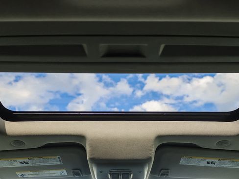 Used 2019 Buick Encore Essence image 15