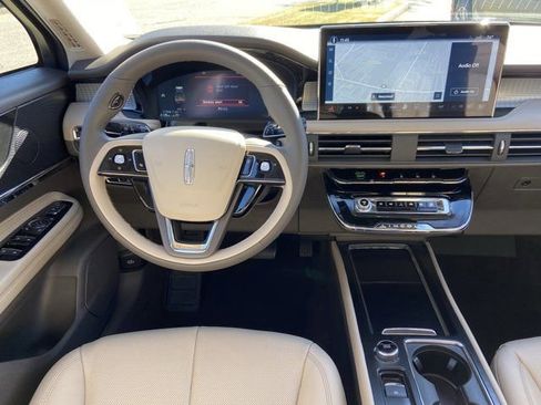 Used 2023 Lincoln Corsair AWD w/ Equipment Group 101A image 10