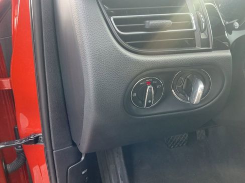 Used 2022 Porsche Macan Base image 11