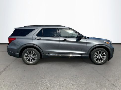 Used 2022 Ford Explorer XLT w/ Equipment Group 202A RWD image 8