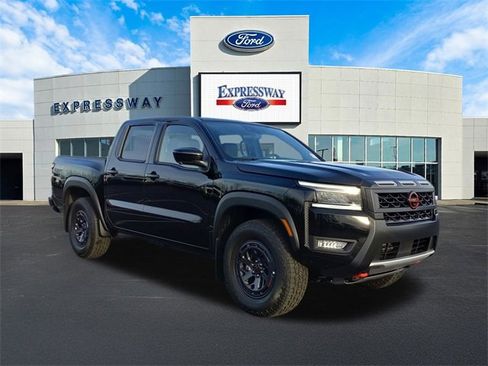 Used 2025 Nissan Frontier PRO-4X w/ Pro Convenience Package image 4