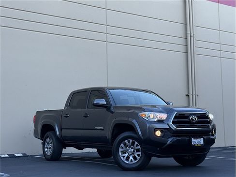 Used 2016 Toyota Tacoma SR5 w/ SR5 Appearance Package (SN) image 23