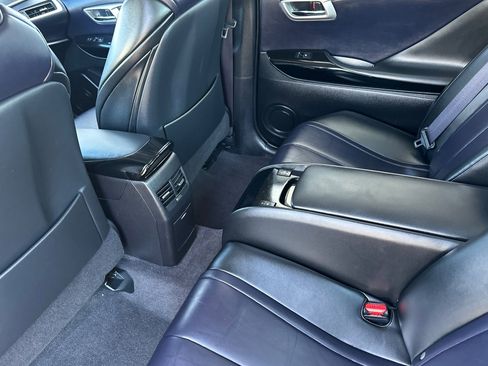 Certified 2018 Toyota Mirai Base image 12