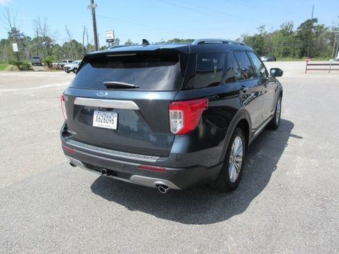 Used 2022 Ford Explorer Limited w/ Equipment Group 301A RWD image 5