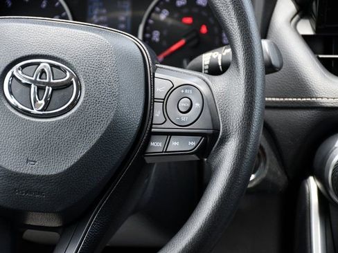 Used 2021 Toyota RAV4 XLE AWD/4WD image 25