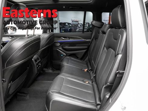 Used 2022 Jeep Grand Cherokee Overland AWD/4WD image 24