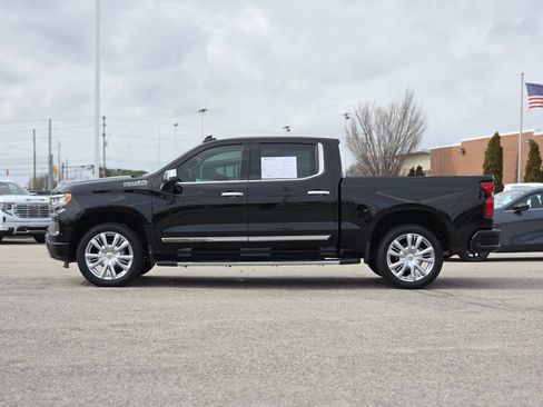Used 2022 Chevrolet Silverado 1500 High Country w/ Technology Package image 4