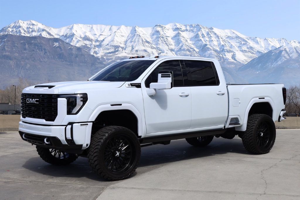 Used 2026 GMC Sierra 3500 Denali Ultimate AWD/4WD image 2