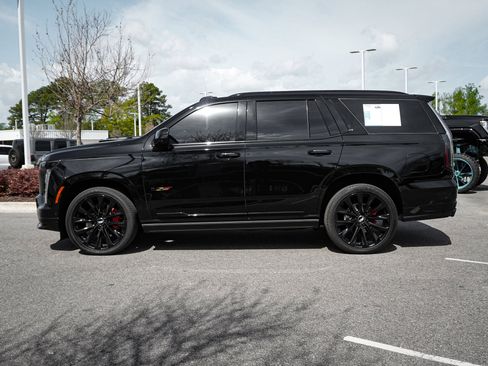 Used 2026 Cadillac Escalade V w/ LPO, ONYX Package image 7