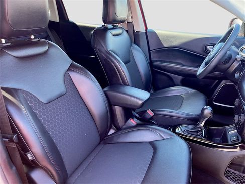 Used 2021 Jeep Compass Latitude image 26