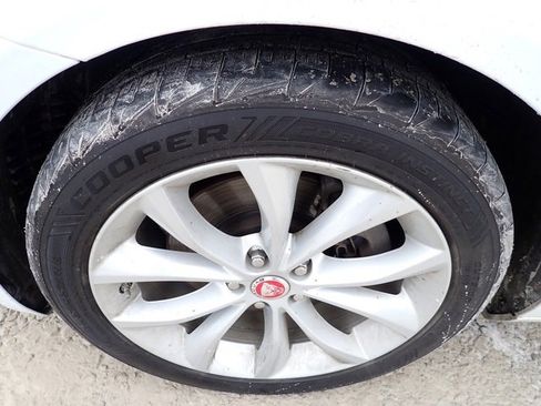 Used 2018 Jaguar XF Premium image 9