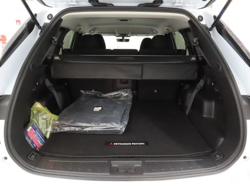 New 2026 Mitsubishi Outlander ES FWD image 20