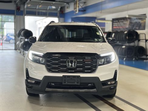 Used 2023 Honda Passport TrailSport image 2