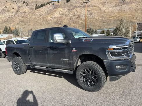 New 2025 RAM 3500 Laramie AWD/4WD image 15