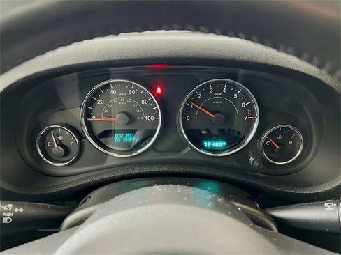 Used 2017 Jeep Wrangler Unlimited Sahara w/ Connectivity Group image 14