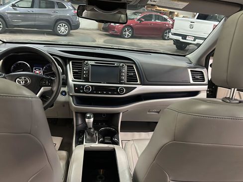 Used 2015 Toyota Highlander XLE AWD/4WD image 26