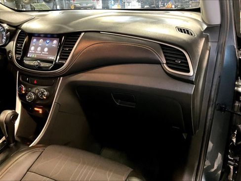 Used 2022 Chevrolet Trax LT w/ LT Convenience Package image 13