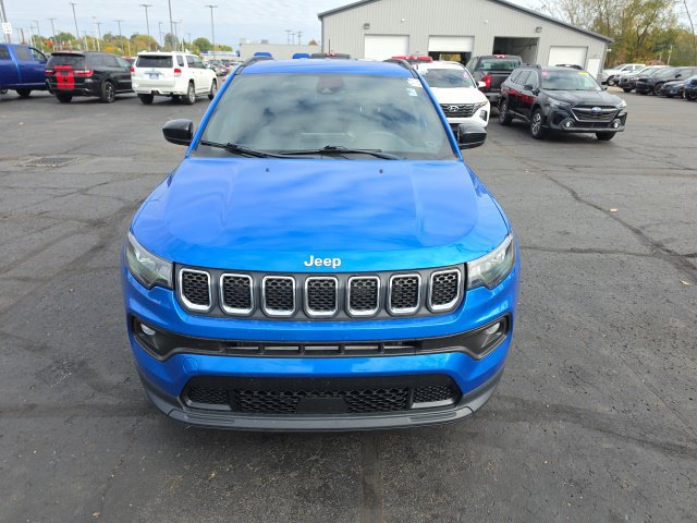 Used 2023 Jeep Compass Latitude w/ Convenience Group AWD/4WD image 8