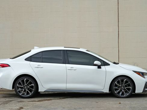 Used 2021 Toyota Corolla SE w/ SE Premium Package FWD image 48