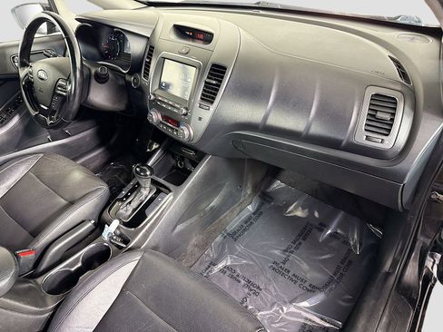 Used 2017 Kia Forte EX image 30