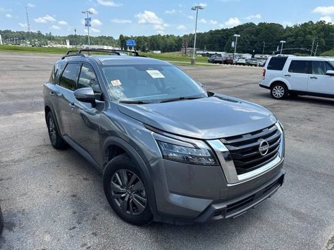 Used 2023 Nissan Pathfinder SV AWD/4WD image 4