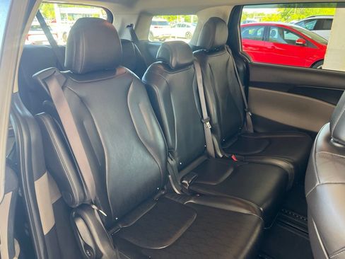 Certified 2025 Kia Carnival LXS FWD image 13